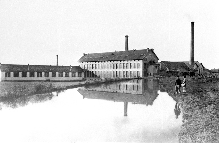 Grandvillars - Usines des Forges [vue depuis le canal en amont]. © Jérôme  Mongreville (reproduction) / Région Bourgogne-Franche-Comté, Inventaire du patrimoine - 2001