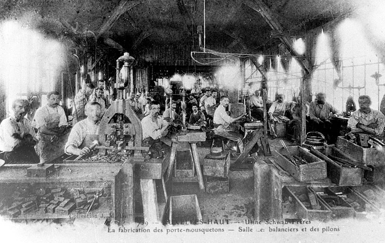 Auxelles-Haut - Usines Schwab Frères. La fabrication des porte-mousquetons. Salle des balanciers et des pilons. © Jérôme  Mongreville (reproduction) / Région Bourgogne-Franche-Comté, Inventaire du patrimoine - 2001