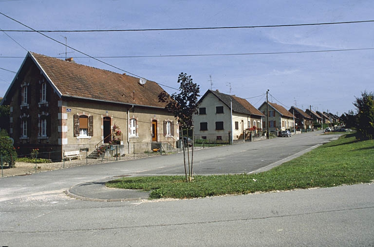 Vue d'ensemble de la rue des Combes. © Yves Sancey / Région Bourgogne-Franche-Comté, Inventaire du patrimoine - 2001
