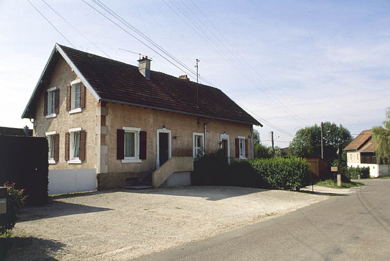 Maisons à deux logements (datée 1922) rue du Bois Lachat. © Yves Sancey / Région Bourgogne-Franche-Comté, Inventaire du patrimoine - 2001
