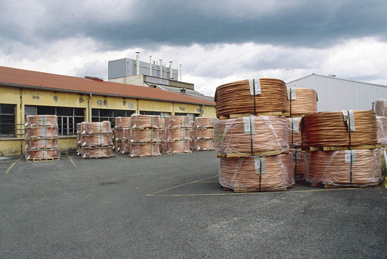 Aire des matières premières (bobines de cuivre). © Yves Sancey / Région Bourgogne-Franche-Comté, Inventaire du patrimoine - 2001