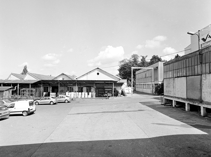 Ateliers de fabrication désaffectés (usinage, tournage, fraisage, décapage et matriçage). © Yves Sancey / Région Bourgogne-Franche-Comté, Inventaire du patrimoine - 2001