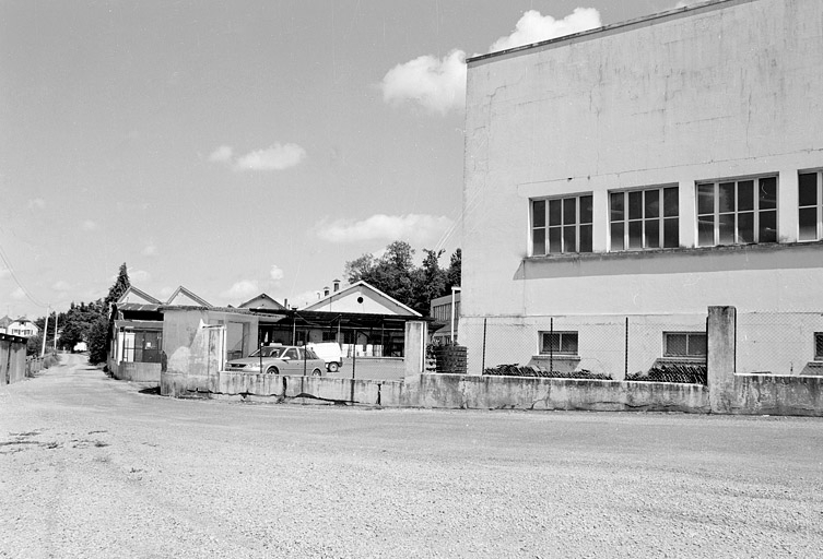 Ateliers de fabrication sur la rue des Parcs. © Yves Sancey / Région Bourgogne-Franche-Comté, Inventaire du patrimoine - 2001