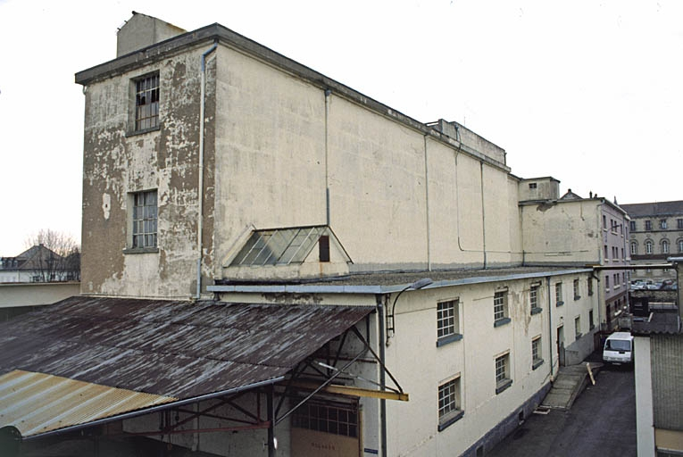 Atelier de découpage et d'imprégnation des toiles, et magasin général. © Yves Sancey / Région Bourgogne-Franche-Comté, Inventaire du patrimoine - 2001