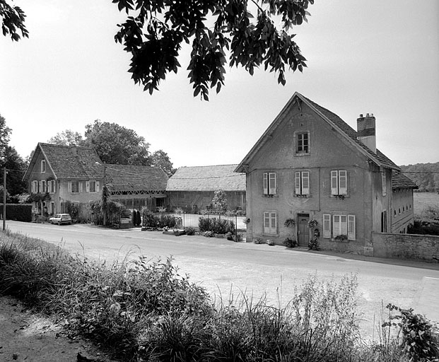 Vue d'ensemble depuis le nord-est. © Yves Sancey / Région Bourgogne-Franche-Comté, Inventaire du patrimoine - 2001