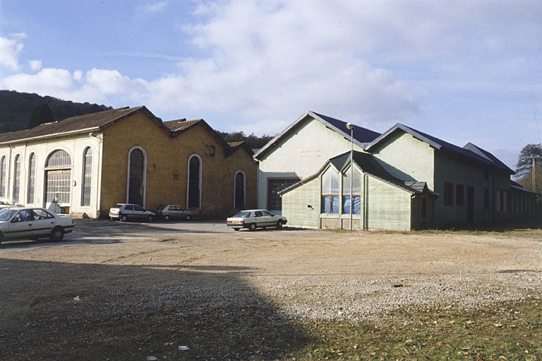 Vue d'ensemble depuis l'est. © Jérôme Mongreville / Région Bourgogne-Franche-Comté, Inventaire du patrimoine - 2001