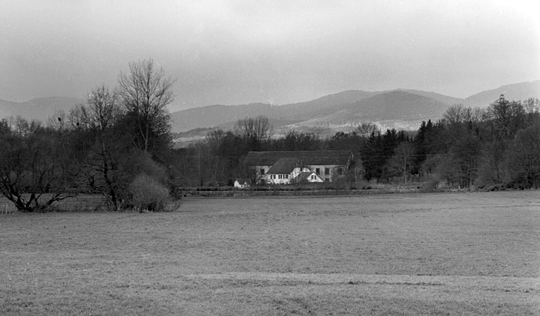 Vue d'ensemble depuis le sud. © Jérôme Mongreville / Région Bourgogne-Franche-Comté, Inventaire du patrimoine - 2001