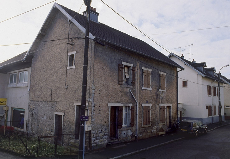 Logement ouvrier situé au n° 16 de la rue de Bussang. © Jérôme Mongreville / Région Bourgogne-Franche-Comté, Inventaire du patrimoine - 2001