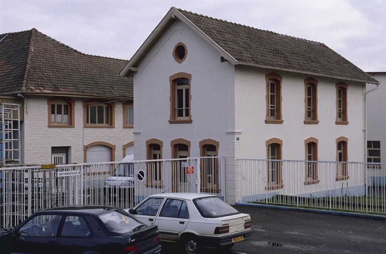 Anciens bureaux (?) de l'usine de teinturerie. © Jérôme Mongreville / Région Bourgogne-Franche-Comté, Inventaire du patrimoine - 2001