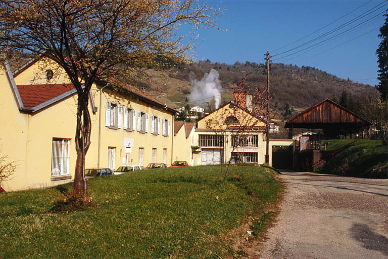Bureau, boutique et chaufferie de la nouvelle usine de bonneterie. © Jérôme Mongreville / Région Bourgogne-Franche-Comté, Inventaire du patrimoine - 2002 Bureau, boutique et chaufferie de la nouvelle usine de bonneterie. © Jérôme Mongreville / Région Bourgogne-Franche-Comté, Inventaire du patrimoine - 2002