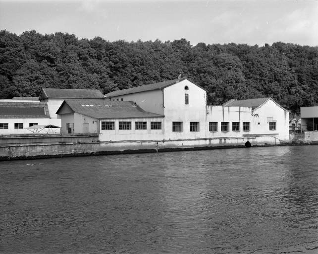 Atelier outillage-entretien mécanique depuis la rive droite. Vue rapprochée. © Jérôme Mongreville / Région Bourgogne-Franche-Comté, Inventaire du patrimoine - 2002