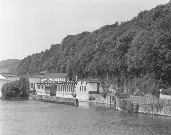 Vue d'ensemble depuis le pont. Vue rapprochée. © Jérôme Mongreville / Région Bourgogne-Franche-Comté, Inventaire du patrimoine - 2002
