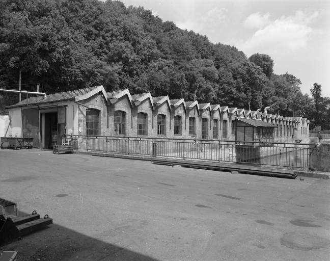 Atelier des fins de séries. Façade est vue de trois quarts gauche. © Jérôme Mongreville / Région Bourgogne-Franche-Comté, Inventaire du patrimoine - 2002