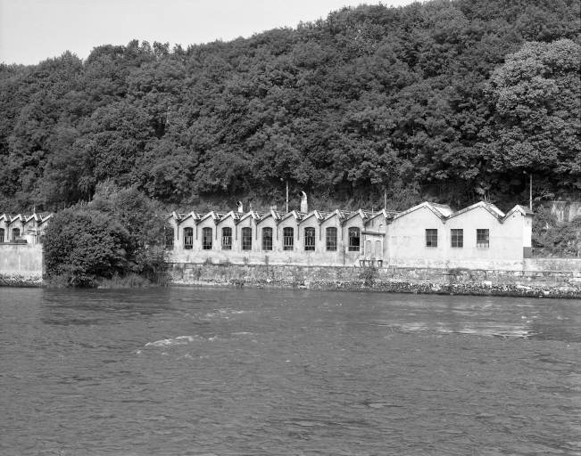 Atelier des fins de séries. Façade est depuis la rive droite. © Jérôme Mongreville / Région Bourgogne-Franche-Comté, Inventaire du patrimoine - 2002