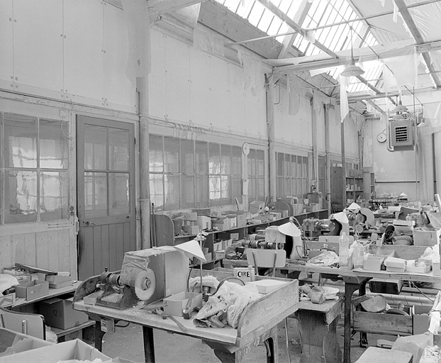 Atelier de fabrication secondaire des pipes (dit atelier de finissage) depuis l'ouest. © Jérôme Mongreville / Région Bourgogne-Franche-Comté, Inventaire du patrimoine - 2002