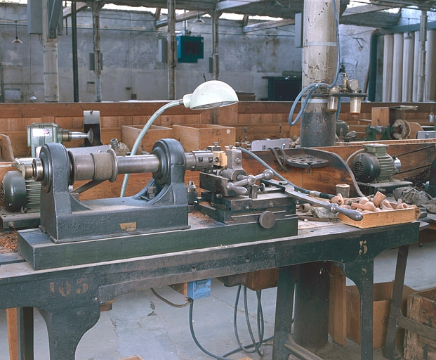 Vue d'ensemble rapprochée de la machine de gauche (atelier principal). © Jérôme Mongreville / Région Bourgogne-Franche-Comté, Inventaire du patrimoine - 2002