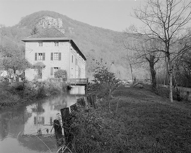 Vue d'ensemble depuis le sud. © Yves Sancey / Région Bourgogne-Franche-Comté, Inventaire du patrimoine - 2002
