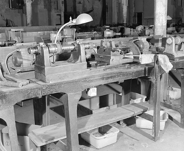 Vue d'ensemble d'une des machines encore munie de sa ceinture (atelier principal). © Jérôme Mongreville / Région Bourgogne-Franche-Comté, Inventaire du patrimoine - 2002