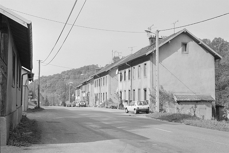 Vue d'ensemble depuis l'est. © Yves Sancey / Région Bourgogne-Franche-Comté, Inventaire du patrimoine - 2002