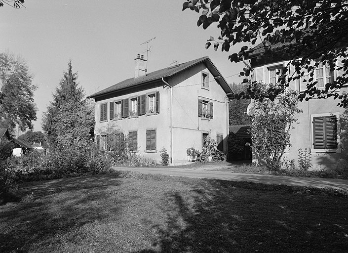 Logements depuis le sud-est. © Yves Sancey / Région Bourgogne-Franche-Comté, Inventaire du patrimoine - 2002