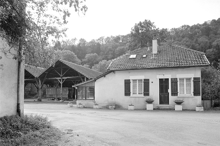 Façade nord de la conciergerie. © Yves Sancey / Région Bourgogne-Franche-Comté, Inventaire du patrimoine - 2002