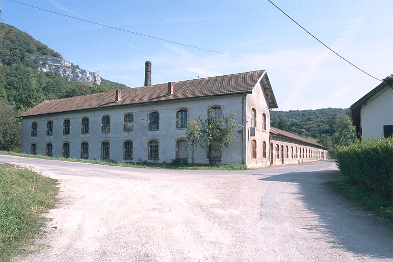 Bâtiment des bureaux et ateliers de fabrication depuis l'ouest. © Yves Sancey / Région Bourgogne-Franche-Comté, Inventaire du patrimoine - 2002