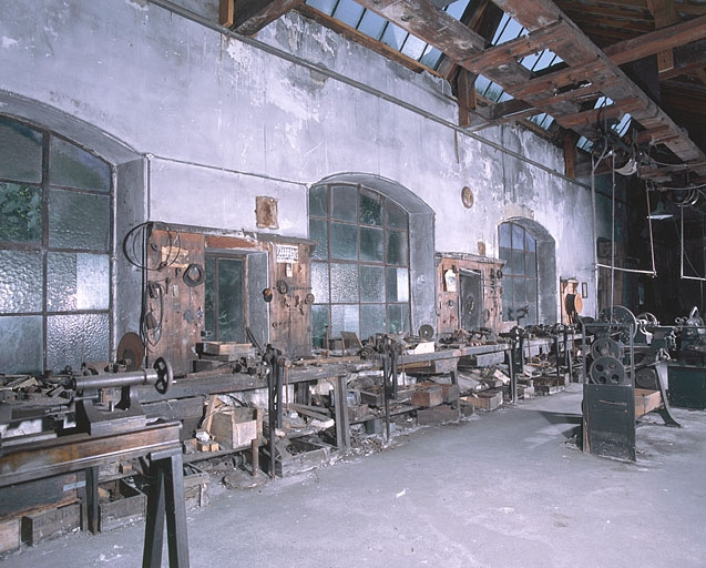 Etablis contre le mur nord de l'atelier de mécanique. © Yves Sancey / Région Bourgogne-Franche-Comté, Inventaire du patrimoine - 2002