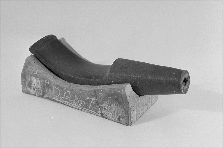 Détail d'un premier tuyau en ébonite moulé dans son marbre. © Jérôme Mongreville / Région Bourgogne-Franche-Comté, Inventaire du patrimoine - 2002