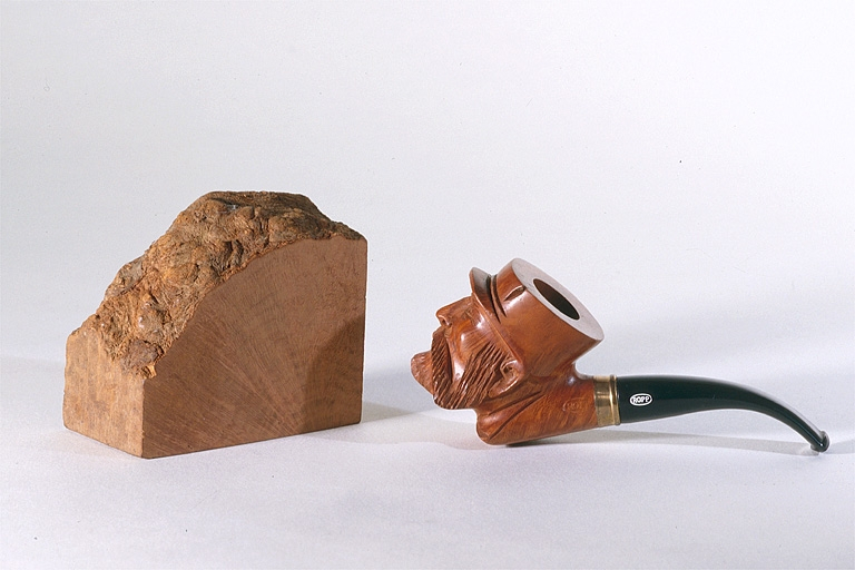 Ebauchon et pipe sculptée en bruyère. © Yves Sancey / Région Bourgogne-Franche-Comté, Inventaire du patrimoine - 2002