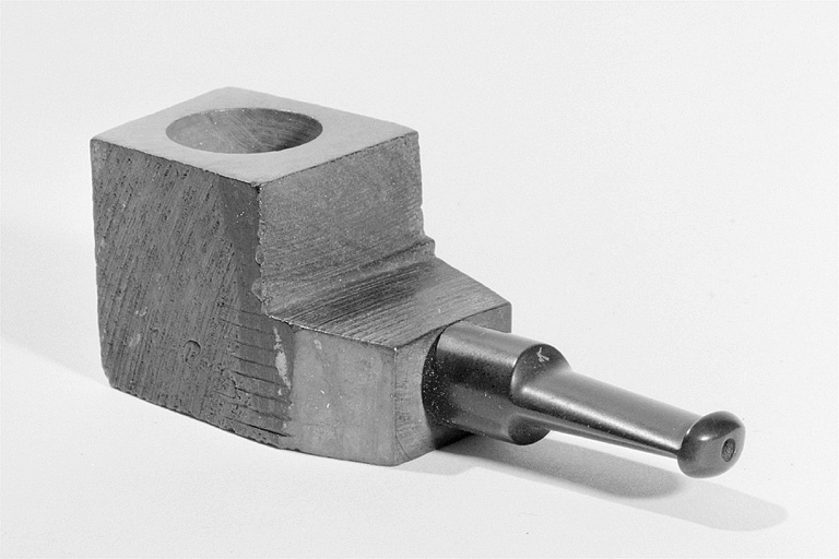 Pipe en bruyère, dite modèle Jeep. © Yves Sancey / Région Bourgogne-Franche-Comté, Inventaire du patrimoine - 2002