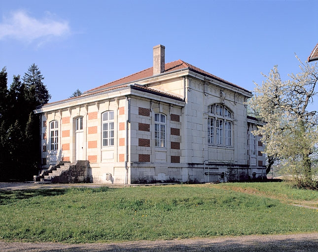 Façades est et nord. © Jérôme Mongreville / Région Bourgogne-Franche-Comté, Inventaire du patrimoine - 2002 Façades est et nord. © Jérôme Mongreville / Région Bourgogne-Franche-Comté, Inventaire du patrimoine - 2002