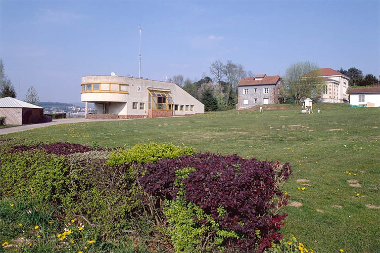 Partie nord : vue d'ensemble rapprochée depuis l'ouest. © Jérôme Mongreville / Région Bourgogne-Franche-Comté, Inventaire du patrimoine - 2002 Partie nord : vue d'ensemble rapprochée depuis l'ouest. © Jérôme Mongreville / Région Bourgogne-Franche-Comté, Inventaire du patrimoine - 2002