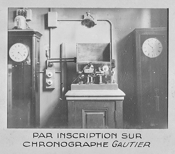 [Comparaison des montres] par inscription sur chronographe Gautier, entre 1932 et 1934. © Yves Sancey / Région Bourgogne-Franche-Comté, Inventaire du patrimoine - 2002
