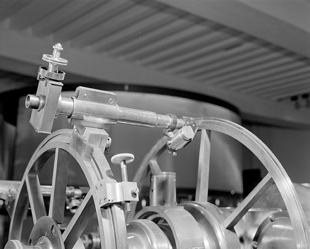 Altazimut : détail du système de réglage et de lecture du cercle. © Yves Sancey / Région Bourgogne-Franche-Comté, Inventaire du patrimoine - 2002