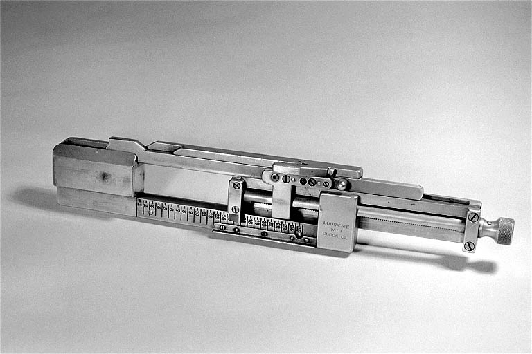 Composteur permettant le centrage des caractères sur la ligne. © Jérôme Mongreville / Région Bourgogne-Franche-Comté, Inventaire du patrimoine - 2002