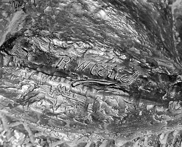 Signature du sculpteur Robert Wlérick et cachet du fondeur Valsuani. © Jérôme Mongreville / Région Bourgogne-Franche-Comté, Inventaire du patrimoine - 2002