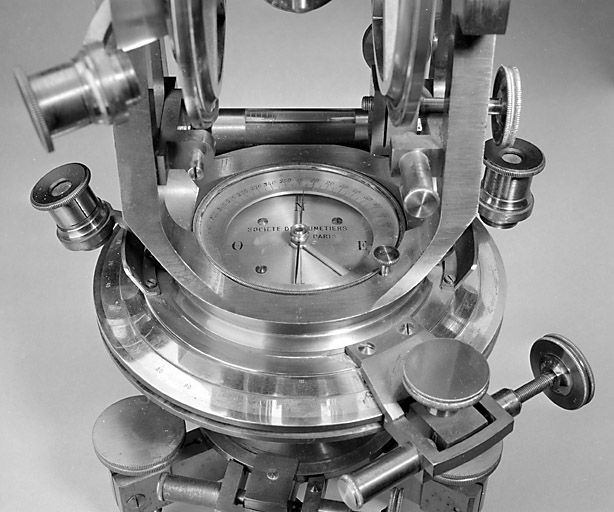 Le cercle azimutal et la boussole. © Jérôme Mongreville / Région Bourgogne-Franche-Comté, Inventaire du patrimoine - 2002