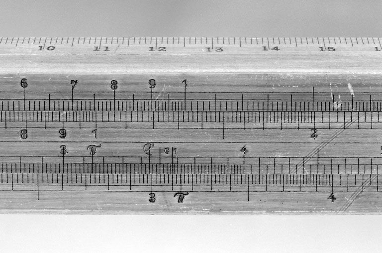 Graduations de la face supérieure et d'une tranche. © Jérôme Mongreville / Région Bourgogne-Franche-Comté, Inventaire du patrimoine - 2002