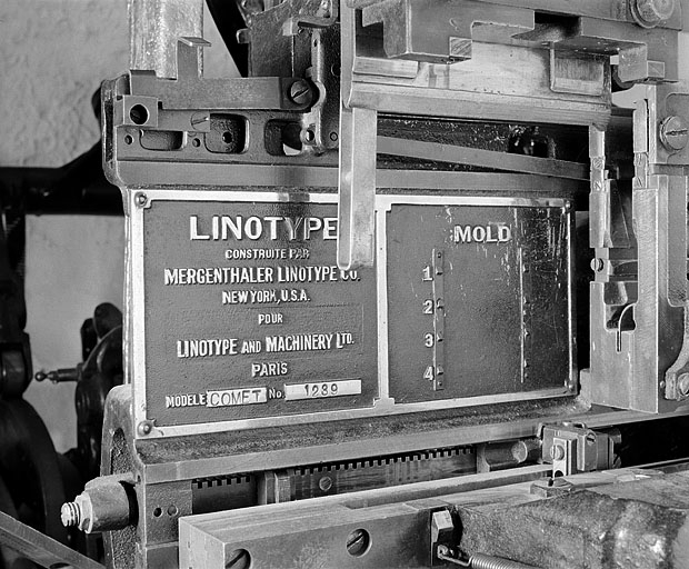 Plaque du constructeur. © Jérôme Mongreville / Région Bourgogne-Franche-Comté, Inventaire du patrimoine - 2002