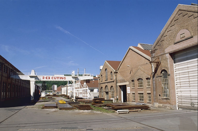 Pont roulant et ateliers de métallurgie sur la rue 3. © Jérôme Mongreville / Région Bourgogne-Franche-Comté, Inventaire du patrimoine - 2002