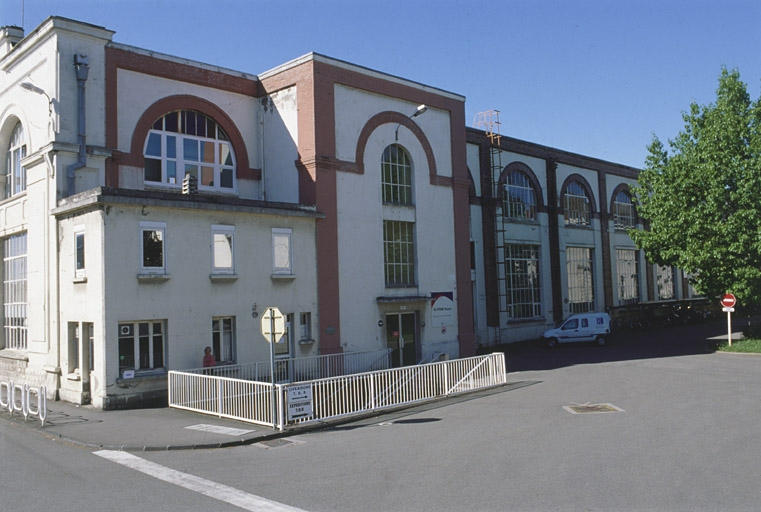 Façade nord du bâtiment de la porte des 3 Chênes. © Jérôme Mongreville / Région Bourgogne-Franche-Comté, Inventaire du patrimoine - 2002