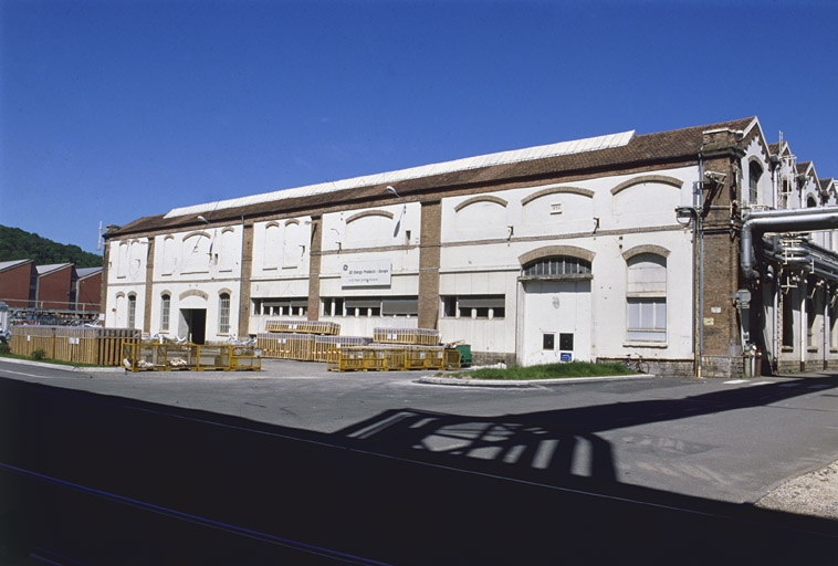Façade sud de l'ancien atelier de grosse construction. © Jérôme Mongreville / Région Bourgogne-Franche-Comté, Inventaire du patrimoine - 2002