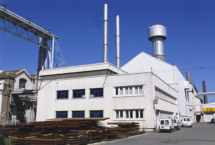Bâtiment sur l'avenue 3 (ancienne station centrale ?). © Jérôme Mongreville / Région Bourgogne-Franche-Comté, Inventaire du patrimoine - 2002