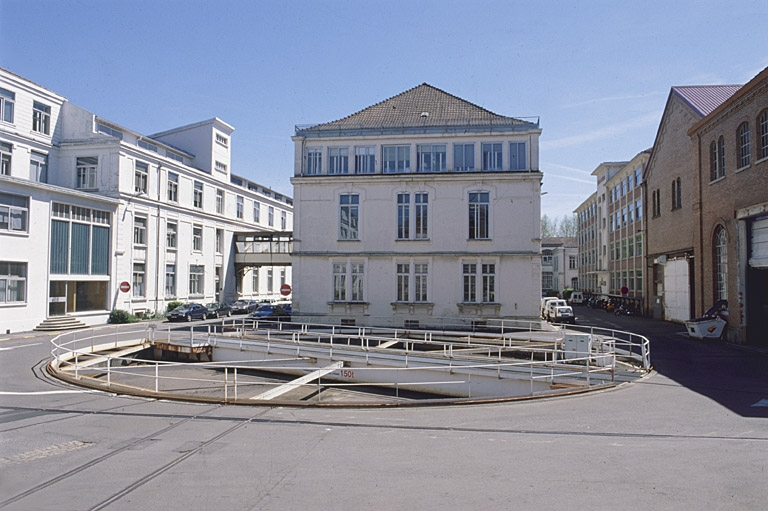 Plaque tournante située à l'intersection de la rue 3 et de l'avenue 2. © Jérôme Mongreville / Région Bourgogne-Franche-Comté, Inventaire du patrimoine - 2002