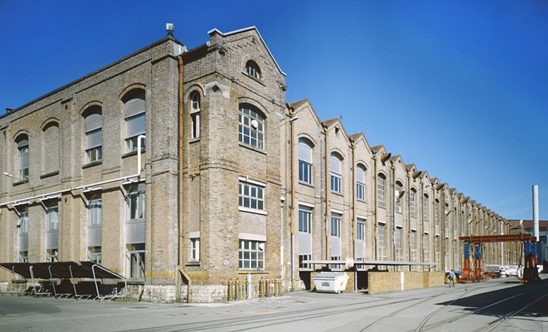 Vue de trois quarts de l'ancien atelier des grandes dynamos. © Jérôme Mongreville / Région Bourgogne-Franche-Comté, Inventaire du patrimoine - 2002
