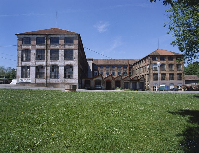 Vue d'ensemble depuis l'est. © Yves Sancey / Région Bourgogne-Franche-Comté, Inventaire du patrimoine - 2002