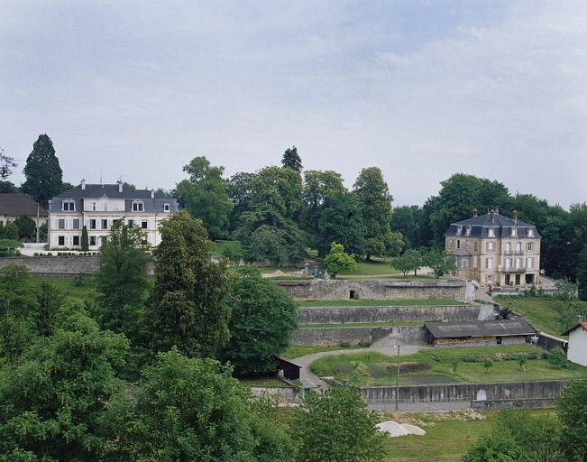 Vue d'ensemble depuis le sud (à droite). © Yves Sancey / Région Bourgogne-Franche-Comté, Inventaire du patrimoine - 2002