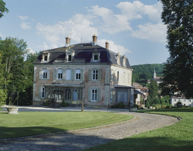 Façade nord vue de trois quarts. © Yves Sancey / Région Bourgogne-Franche-Comté, Inventaire du patrimoine - 2002