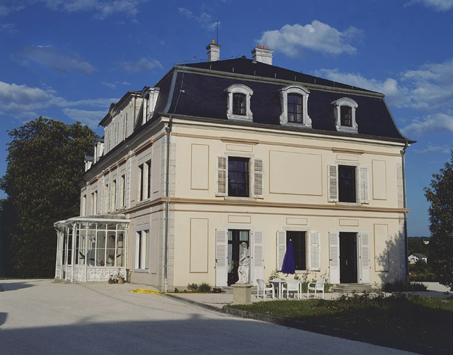Vue de trois quarts arrière. © Yves Sancey / Région Bourgogne-Franche-Comté, Inventaire du patrimoine - 2002