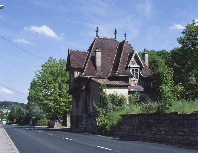 La conciergerie depuis l'ouest. © Yves Sancey / Région Bourgogne-Franche-Comté, Inventaire du patrimoine - 2002
